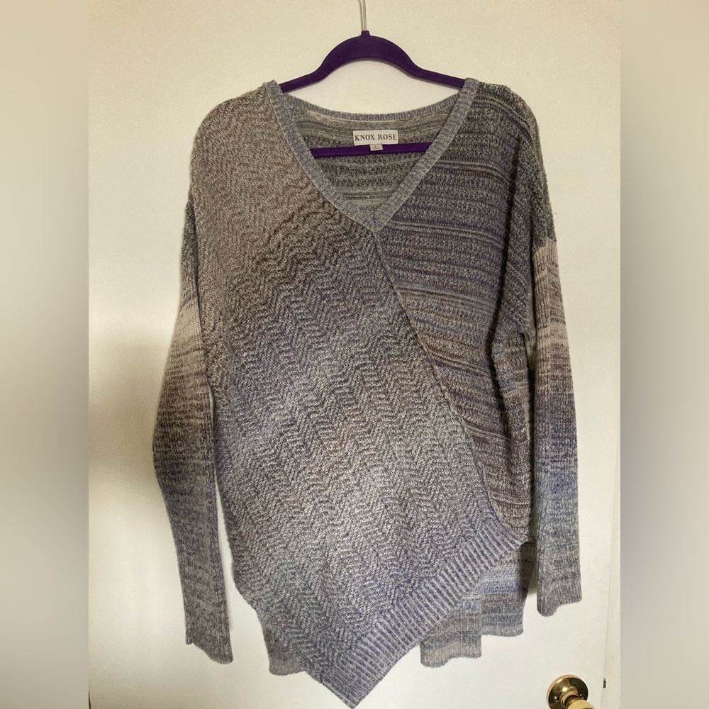 Knox Rose Gray V-Neck Sweater with Ribbed Detailing